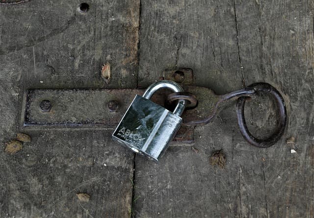 Comment choisir une serrure de sécurité adaptée à vos besoins
